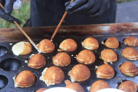 Æbleskiver på pande hos Jagtgården Juletræer